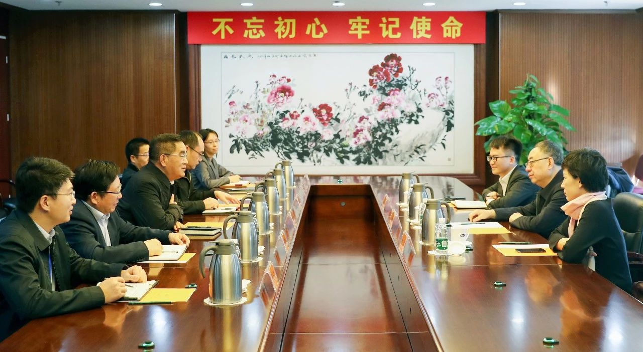 姜仁鋒會(huì)見中國國新黨委委員、總會(huì)計(jì)師劉學(xué)詩 