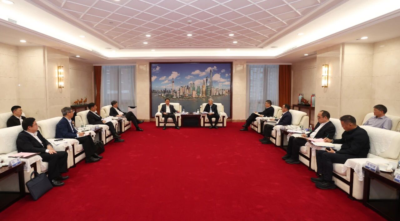 徐鹏与天津市副市长王秀峰会谈 