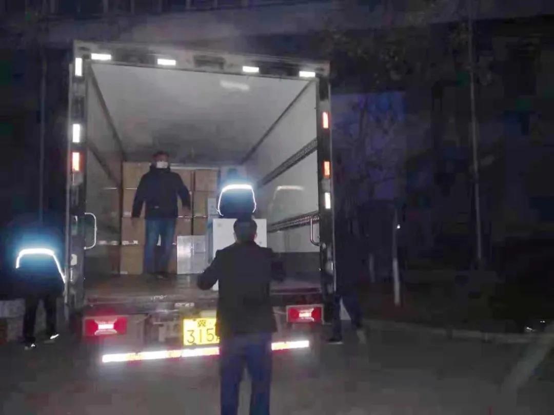 這樣深夜連續(xù)作業(yè)，已堅(jiān)持了多日